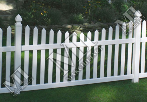Белый декоративный забор для загородного дома